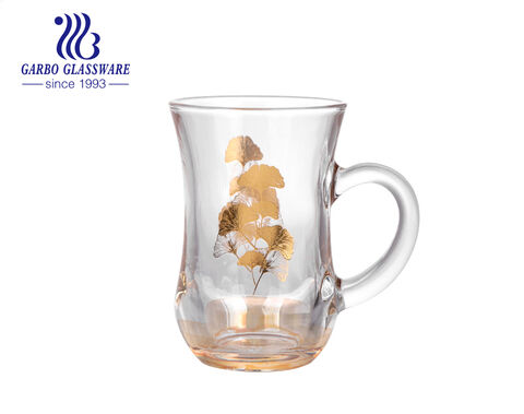 Goldfarbene Glasteetasse im türkischen Stil mit individuellem Aufkleberdruck für Glasteetassen für Länder des Nahen Ostens