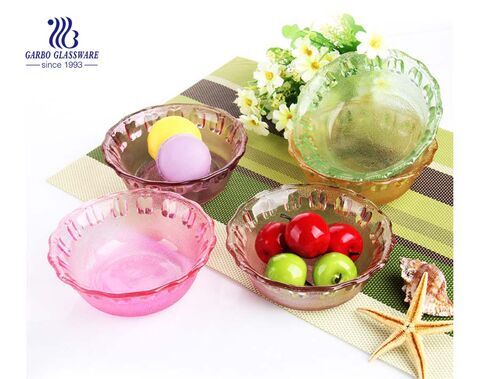 Maschinell hergestellte, kundenspezifische, sprühgefärbte Apfelsalat-Obstschale aus Glas mit Blumenrand für den Heimtischgebrauch