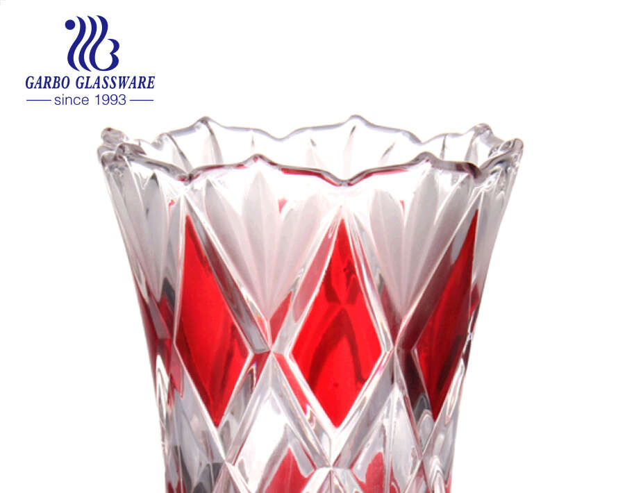 Vase en verre au sol Couleur rouge Nouvelle conception en relief de haute qualité Porte-fleurs en verre Porte-verre de 9.3 pouces de hauteur Décoration de la maison