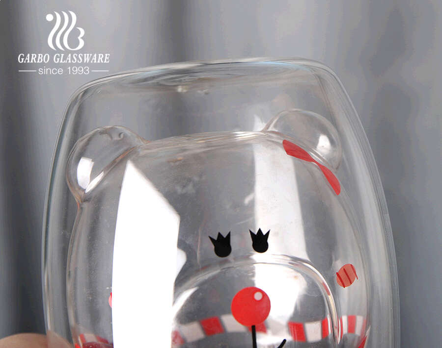 Tasse en verre borosilicaté à double paroi faite à la main avec un ours en forme de chat mignon avec une poignée rose colorée