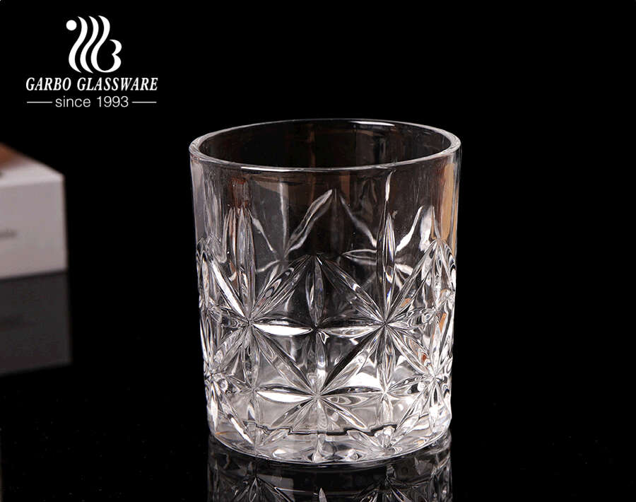 Garbo hat ein transparentes Whiskyglas-Dekanter-Set mit geprägten Weinglas-Sets entworfen