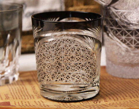 Verre à whisky gravé à la main avec revêtement décoratif noir et blanc de qualité supérieure