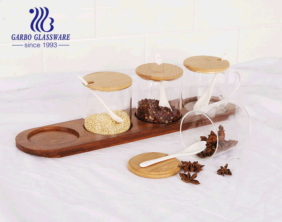 وعاء زجاجي بهارات عالية البورسليكات يضع حاويات زجاجية بملعقة للاستخدام في المطبخ