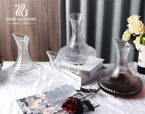 Decanter per vino trasparente soffiato a mano classico ed elegante personalizzato