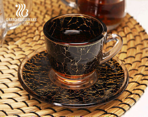 Luxuriöser Glasbecher im königlichen Stil für türkischen Teekaffee mit individuellem Aufkleber-Design, goldenem Rand, Untertassen-Set