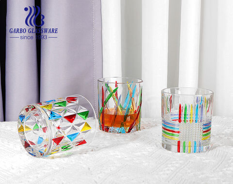 Couleurs personnalisées peintes à la main dans le monde entier taille populaire tasse en verre de whisky 11 oz