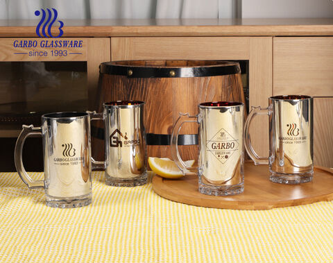 Boccale da birra in vetro color argento intagliato galvanicamente colorato all'interno di bicchieri da birra con manico