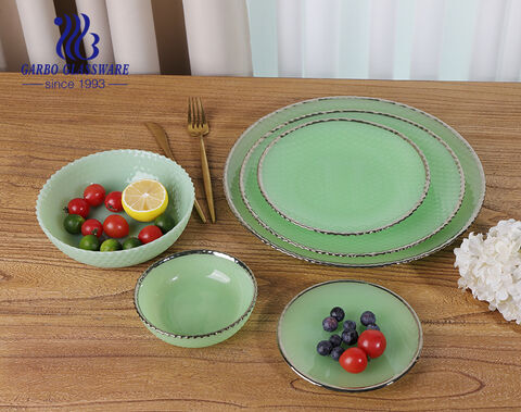 Assiette de chargeur de dîner de couleur unie électro plaquée de qualité supérieure de 12.5 pouces en couleur verte
