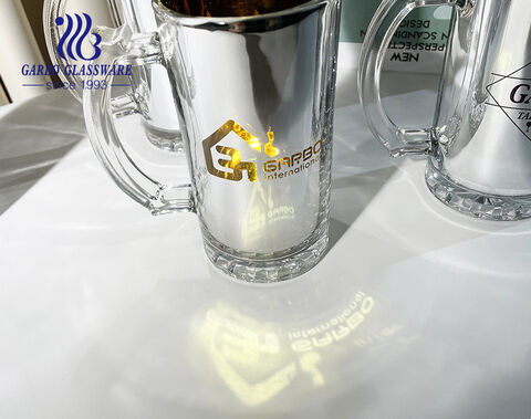 Personnalisez les conceptions et les couleurs des verres à bière chope à bière sculptée par galvanoplastie de 17.5 oz avec poignée