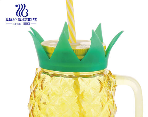 Bocal en verre de couleurs de pulvérisation personnalisées avec couvercle et tasse en verre en forme d'ananas en paille avec poignées