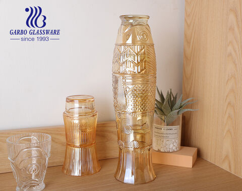 Gobelet en verre empilable de luxe de conception de poissons de Koi avec la couleur ambre pour le service de jus et d'eau de boisson