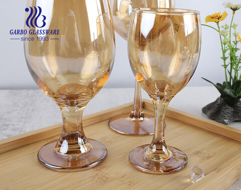 Bernsteinfarbene goldfarbene Glasstielgläser mit Ionenplattierung farbige Glasbecher für Rotwein