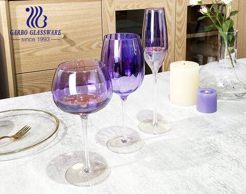 Hochweißes, handgefertigtes, mundgeblasenes, kundenspezifisches lila Ionenplattierungsglas, Stielglas, Champagnerflöte, Weintrinkglas