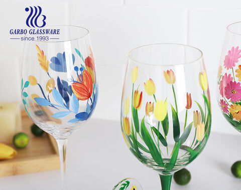 Design de taça de luxo pintado à mão com padrão de flores para pedido de presente