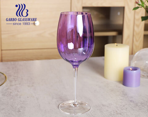 Gobelet de verres à pied en verre à vin de couleur violette personnalisé fait à la main pour un article cadeau à boire du vin avec des conceptions personnalisées pour une utilisation de fête