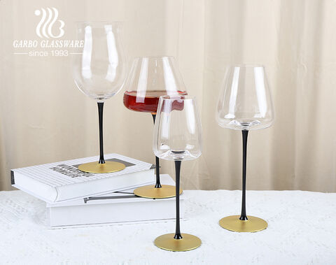 الأواني الزجاجية المنفوخة المصنوعة يدويًا من الخزامى والنبيذ الشمبانيا بألوان الطلاء اليدوي