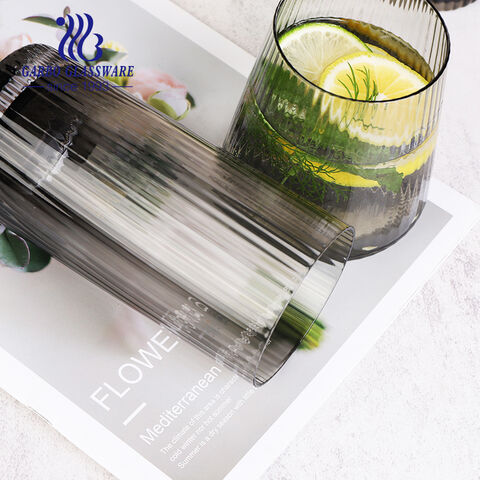 Высокая элегантная однотонная стеклянная чашка для виски, винных напитков и питьевой воды