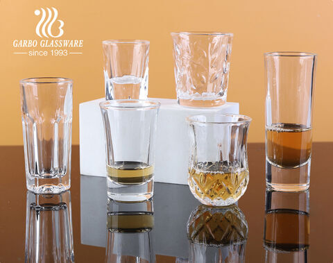 Bicchieri da bar a forma di foglia da 2 once di nuovo design inciso tazza di bicchierino in stock