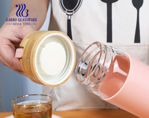 Hitzebeständige Flasche aus Glas mit hohem Borosilikatgehalt für den Außenbereich mit Holzdeckel mit individuellen Aufklebern