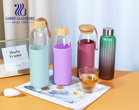 زجاجة شرب مياه زجاجية مقاومة للحرارة من البورسليكات مع غطاء واقي