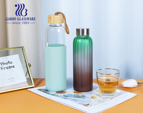 Borosilicate heat-resistant glass water drinking bottle with protective sleeve