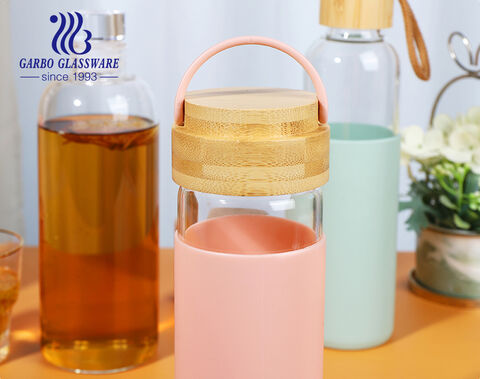 Borosilicate heat-resistant glass water drinking bottle with protective sleeve