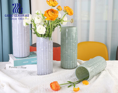 Handgefertigte dekorative Blumenvasen aus elfenbeinfarbenem und aquamarinfarbenem Glas