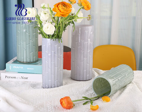 Vases floraux décoratifs en verre de couleur ivoire et aigue-marine faits à la main