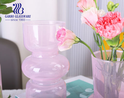 Vase à fleurs en verre de couleur rose de 168 mm de hauteur