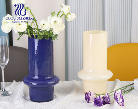 ロシア風手作りガラス製品ストレート ミルク ホワイト色の花の花瓶