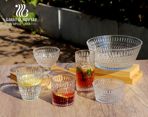 Tasse à café en verre gaufré de haute qualité avec motif en diamant gravé.