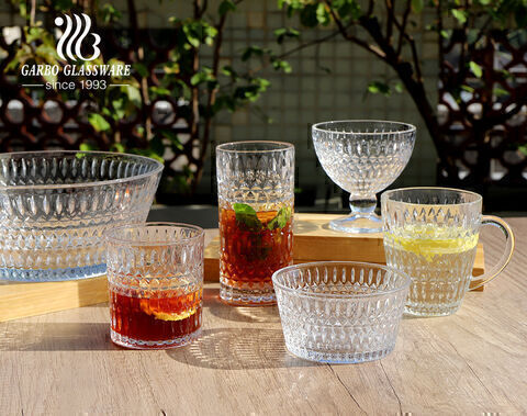 Tasse à café en verre gaufré de haute qualité avec motif en diamant gravé.