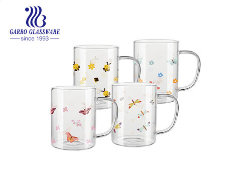 Caneca promocional de vidro borosilicato com estampas exclusivas de decalque