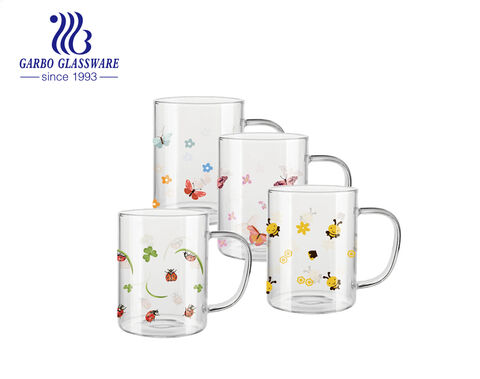 Caneca promocional de vidro borosilicato com estampas exclusivas de decalque