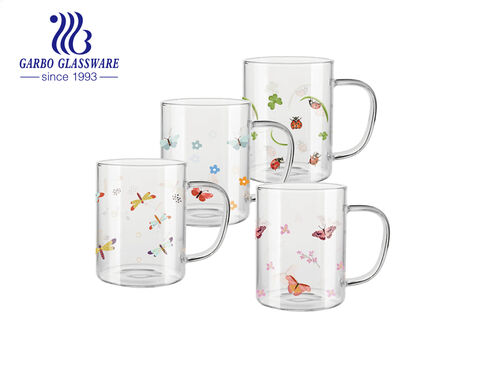 Caneca promocional de vidro borosilicato com estampas exclusivas de decalque