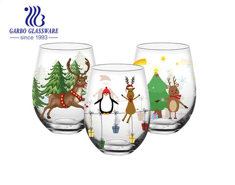 Luxuriöser eiförmiger Glasbecher mit festlichen Weihnachtsaufklebern