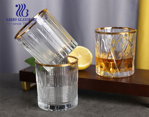 11 オンスの昔ながらのウィスキー グラス、ホテルのバーで使用するための金色の縁