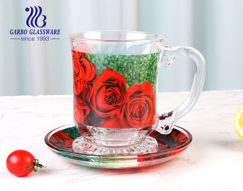 Elegante set di tazze e piattini in vetro con uno splendido design a decalcomania per la festa della mamma