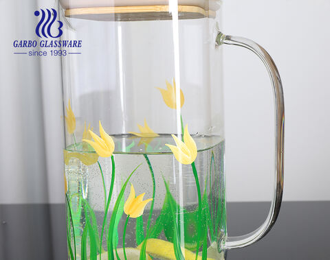 Juego de jarras de agua de vidrio de borosilicato alto de 1500 ml con nuevo diseño de calcomanía con bandeja de bambú