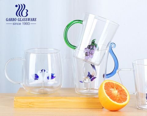 Tazza in vetro borosilicato ad alta parete singola personalizzata con un design in plastica all'interno