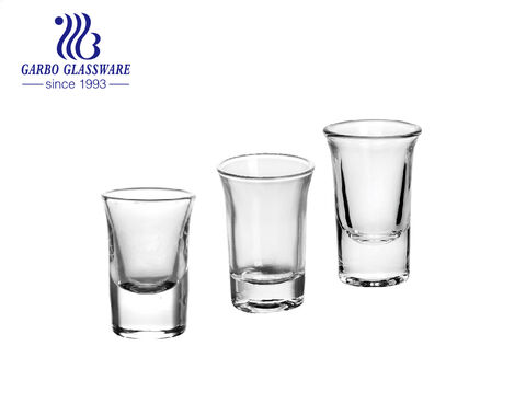 Set da 4 bicchieri da vodka trasparenti dal design classico da 1.5 once in stock