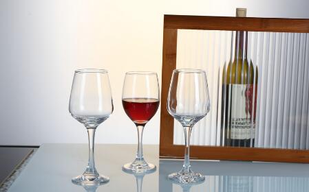 The Perfect Wine Glass for Discerning Wine Enthusiasts