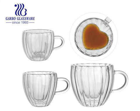 La beauté de la tasse en borosilicate Creative Stripe en forme de cœur