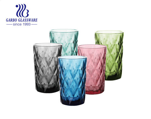 Tazas de vidrio Highball de color sólido de lujo con diseño de patrón en espiral para servicio de agua