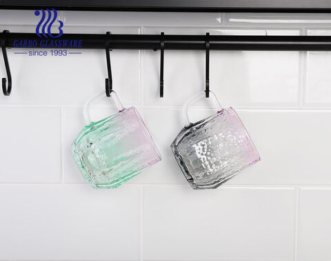Bicchieri colorati realizzati a macchina Tazza in vetro soda-calcico con prezzo economico