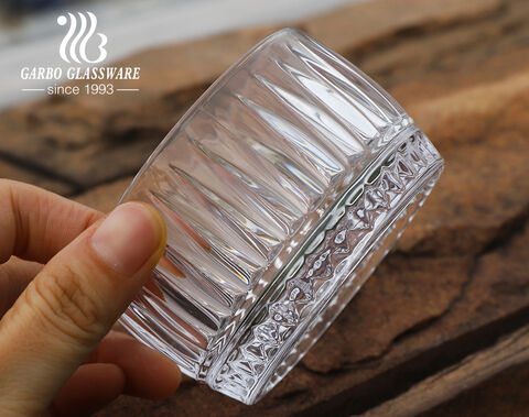 Bol pequeño de cristal de 130ml con diseño grabado.