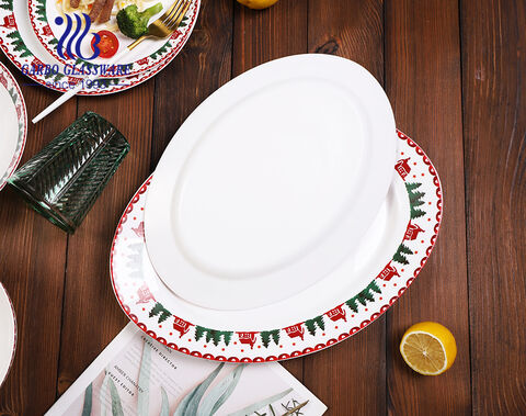 Conjunto de jantar luxuoso em vidro opala com design de Natal