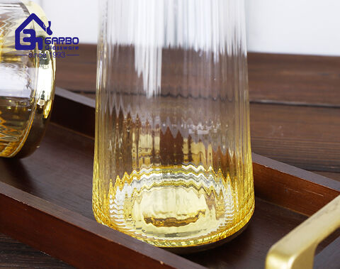 Vaso de agua de vidrio de pared delgada con base chapada en oro de 400 ml y 14 oz