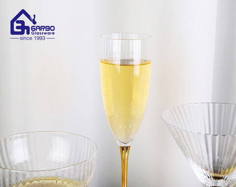 Bicchiere da vino Champagne fatto a mano da 240 ml con decorazioni dorate fornitore cinese