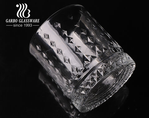 Hochweißer, geprägter Glasbecher im Türkei-Stil mit 13 Unzen Fassungsvermögen und gravierten Motiven für den Heimgebrauch